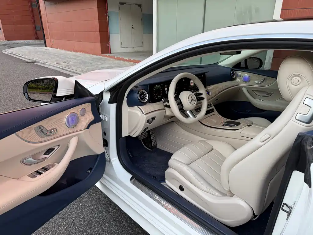Mercedes-Benz E-Class (Import) E 260 Coupe