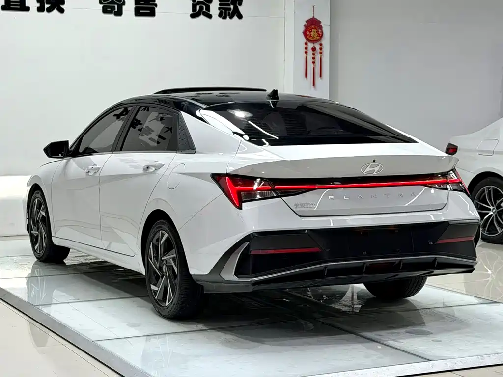 Elantra 1.5 L CVT LUX Distinguished