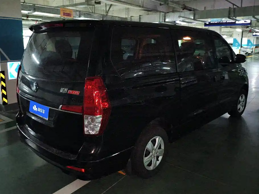 Lingzhi PLUS 菱智PLUS 2022款 旅行版 2.0 L 手动舒适型 7座