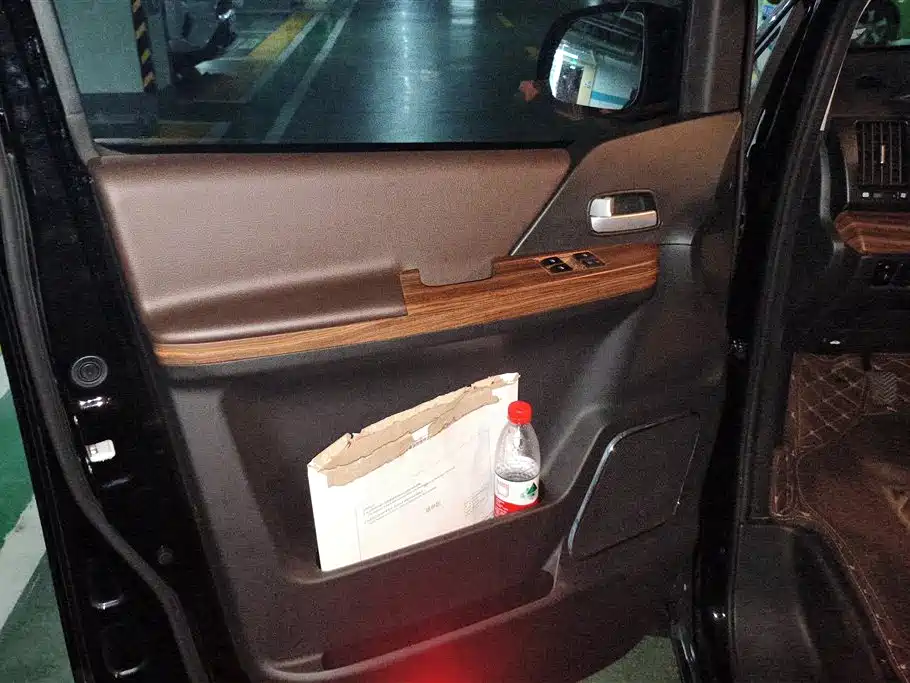 Lingzhi PLUS 菱智PLUS 2022款 旅行版 2.0 L 手动舒适型 7座