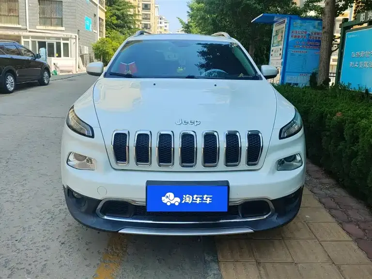 Jeep Cherokee 2.4 L Leading Intelligent