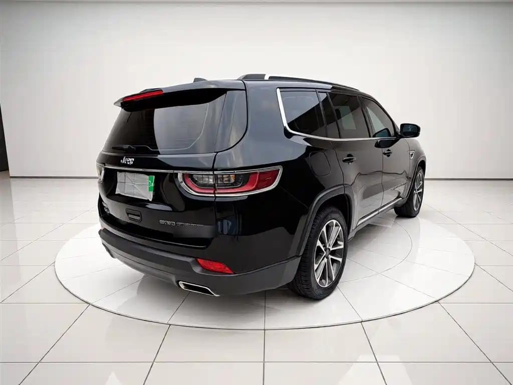 Grand Commander 2.0 T 4 WD Joy CN-V