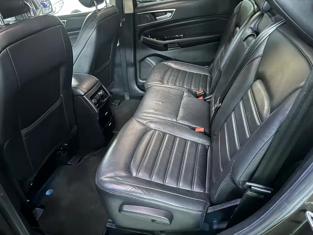 Edge EcoBoost 245 2 WD Grand Sharp 7-seat