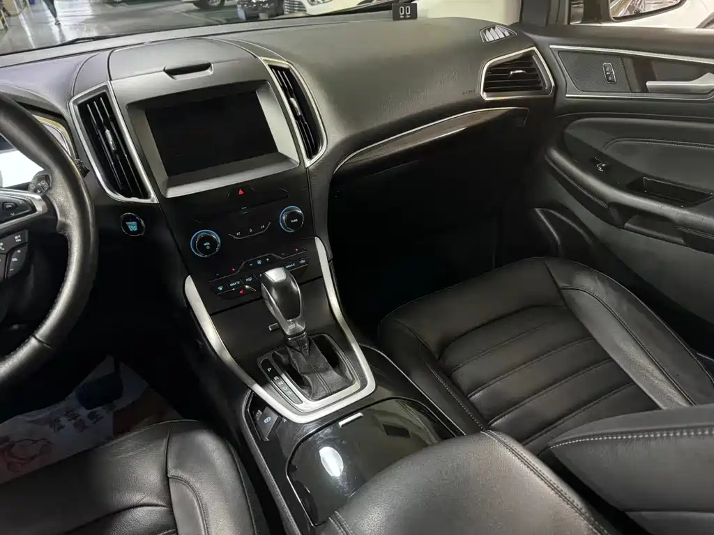 Edge EcoBoost 245 2 WD Grand Sharp 7-seat