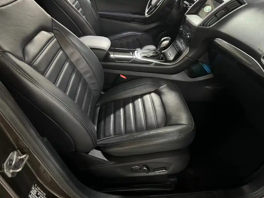 Edge EcoBoost 245 2 WD Grand Sharp 7-seat
