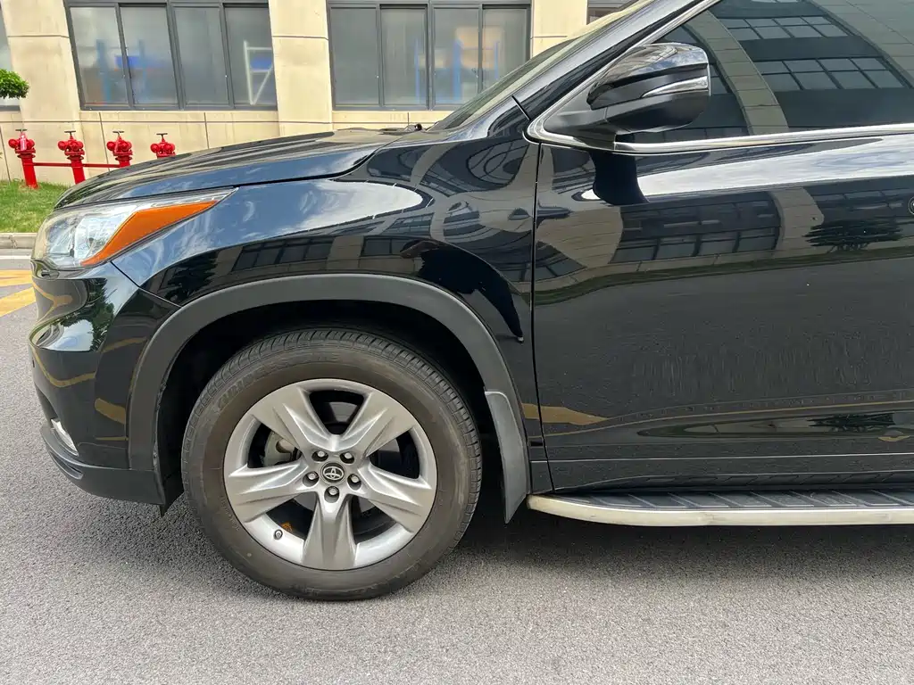 Highlander 2.0 T 4 WD Luxury 7-seat