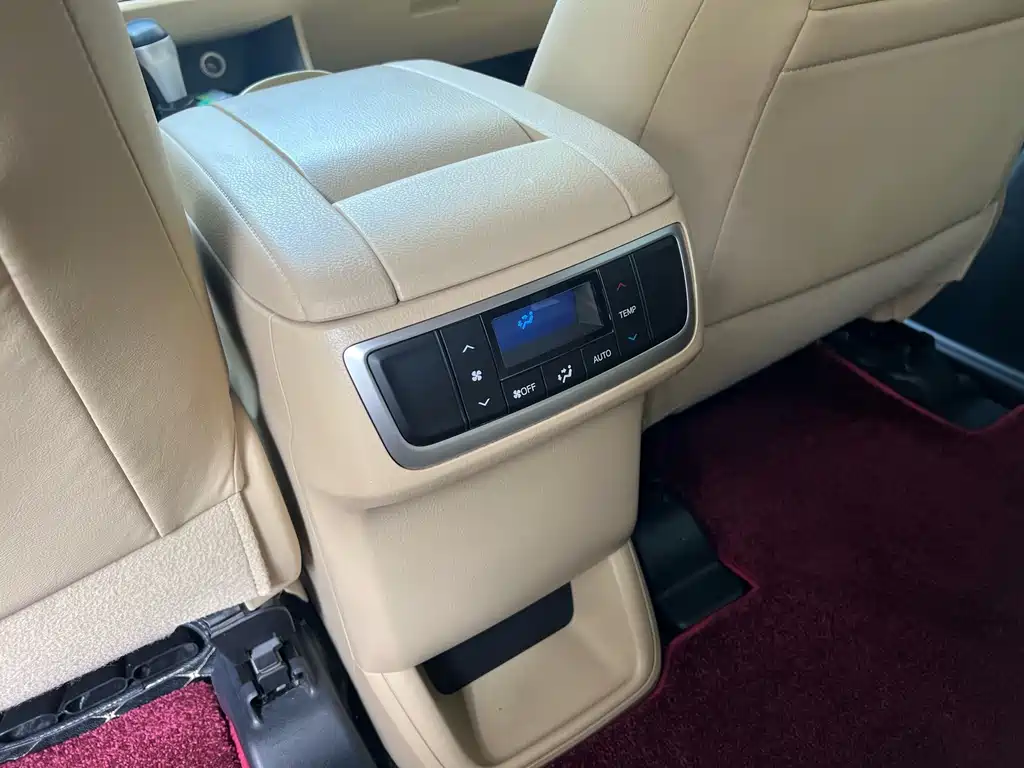 Highlander 2.0 T 4 WD Luxury 7-seat