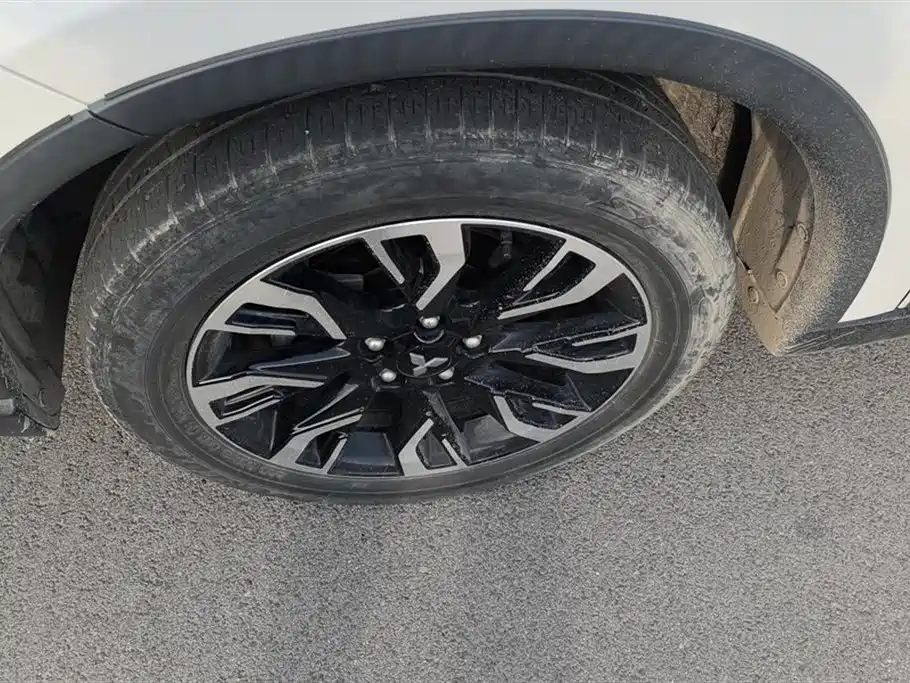Outlander 2.0 L 2 WD Smooth Enjoyment 5-seat CN-VI