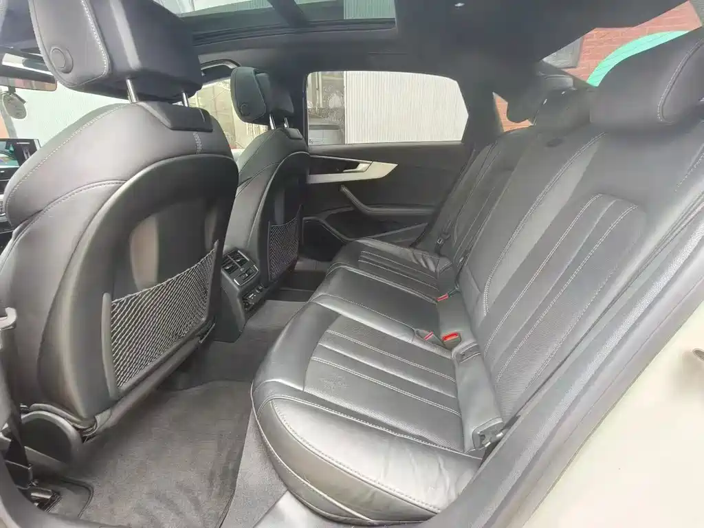 Audi A4 L 40 TFSI Luxury Dynamic