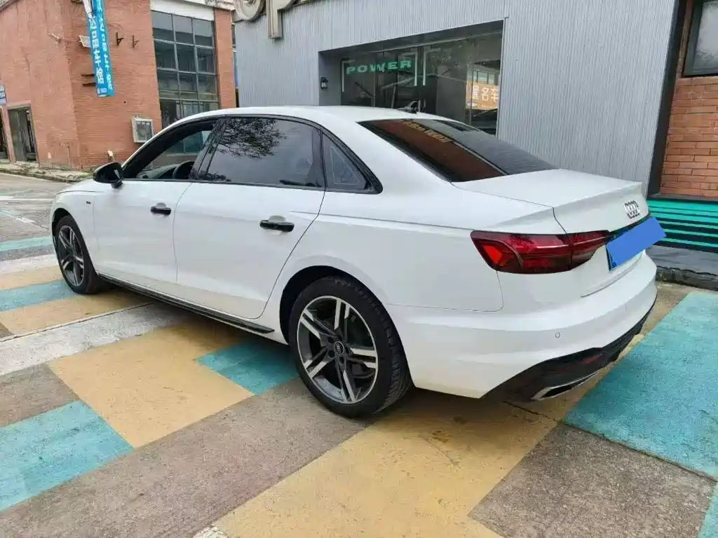 Audi A4 L 40 TFSI Luxury Dynamic