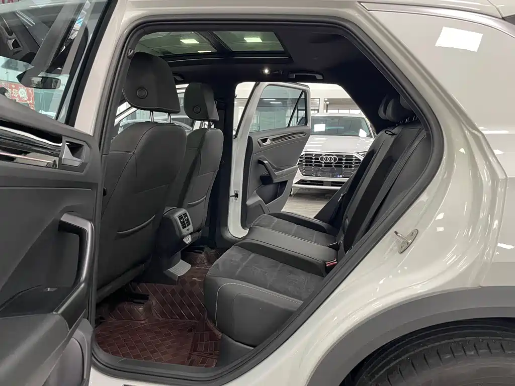 T-ROC 280 TSI DSG 4 WD Luxury Connected