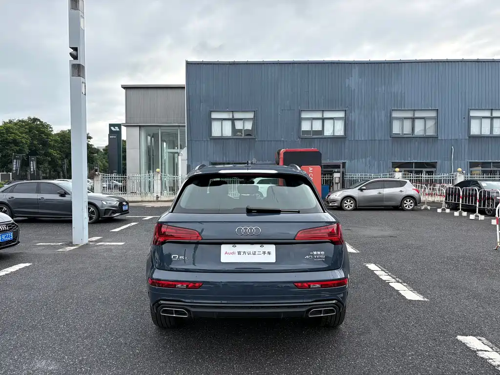 Audi Q5 L 40 TFSI Luxury Dynamic