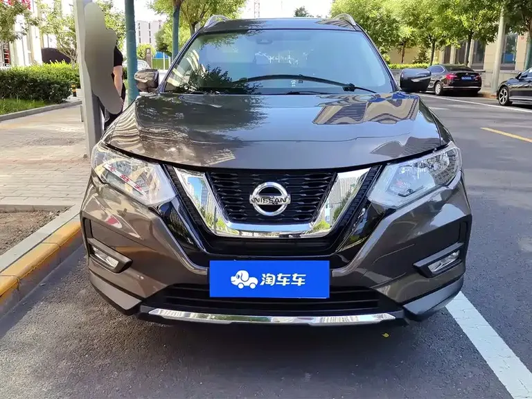 Nissan X-Trail 2.5 L CVT Luxury 4 WD