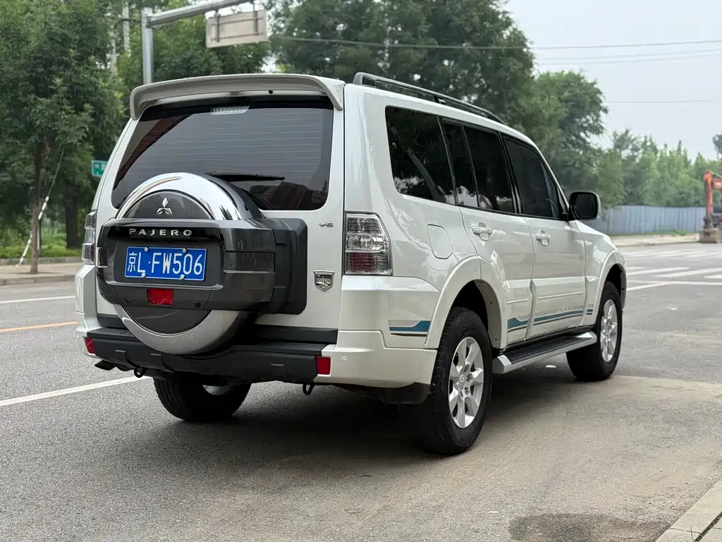 Pajero (Import) 3.0 L Auto Standard
