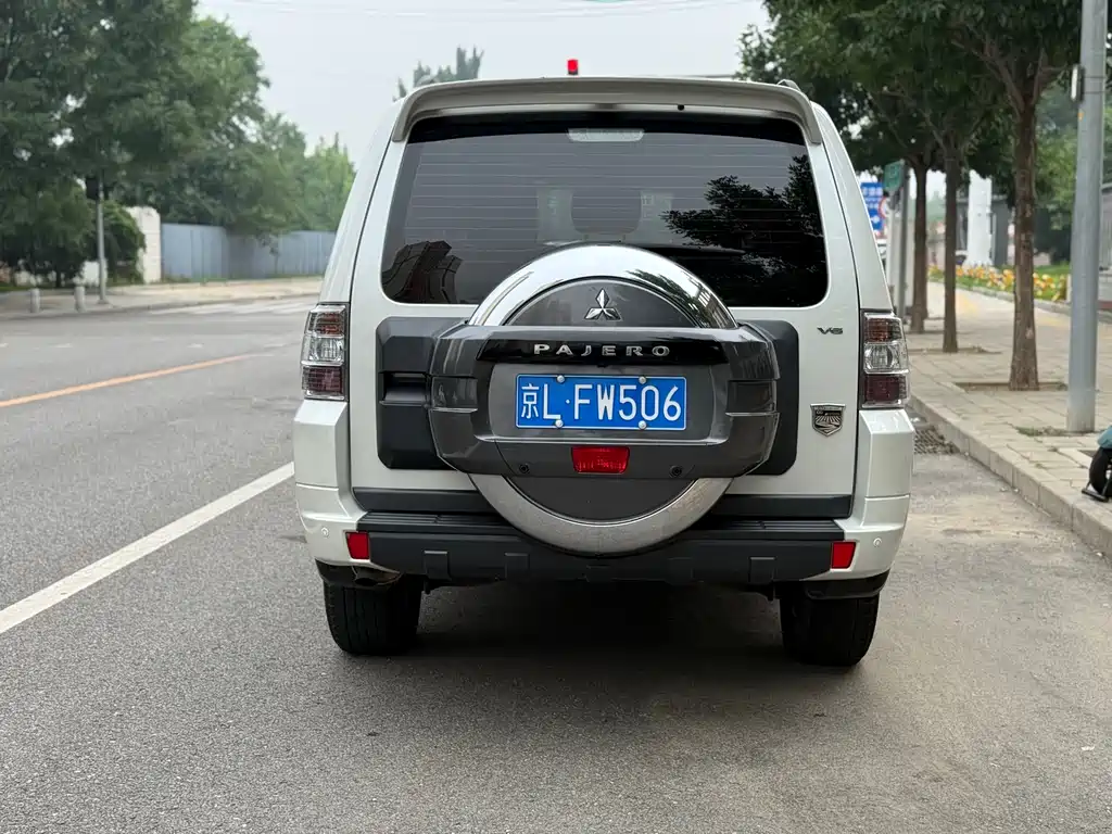 Pajero (Import) 3.0 L Auto Standard