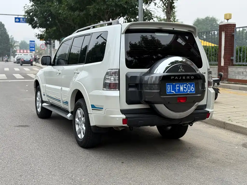 Pajero (Import) 3.0 L Auto Standard