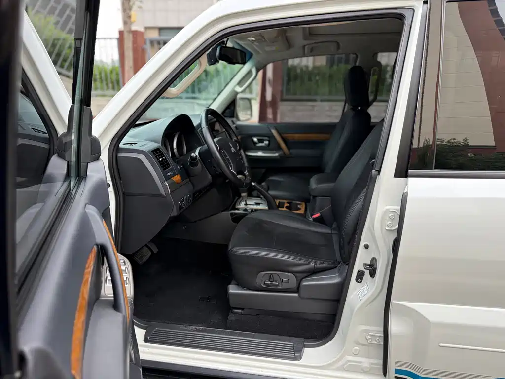 Pajero (Import) 3.0 L Auto Standard