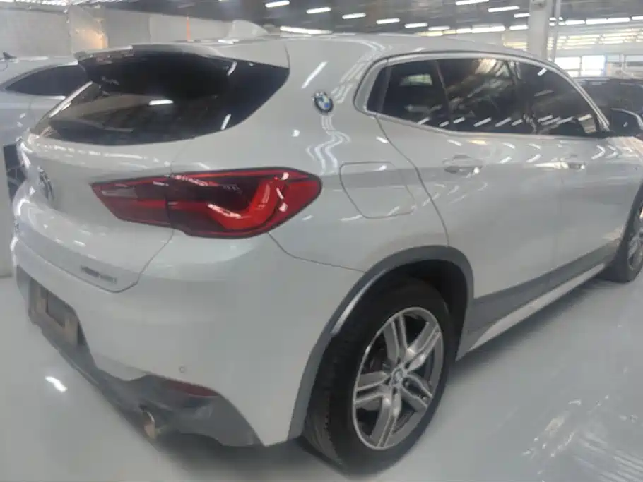 BMW X2 sDrive25 i Leading M Offroad Package