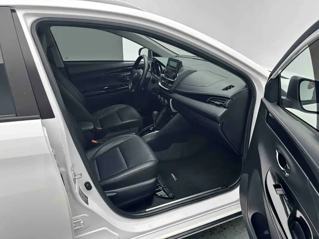 YARiS L Zhixuan Zhixuan X 1.5 L CVT Luxury PLUS