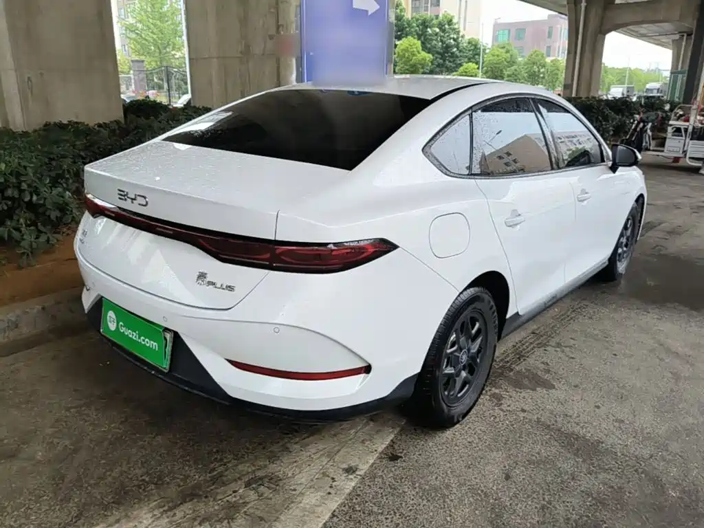 Qin PLUS DM-i Smart Drive 55 KM Leading