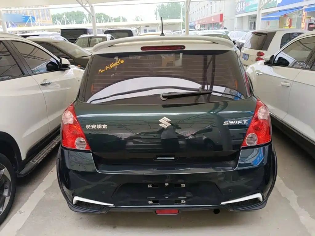 Swift 1.5 L Auto Fashion Cool Play