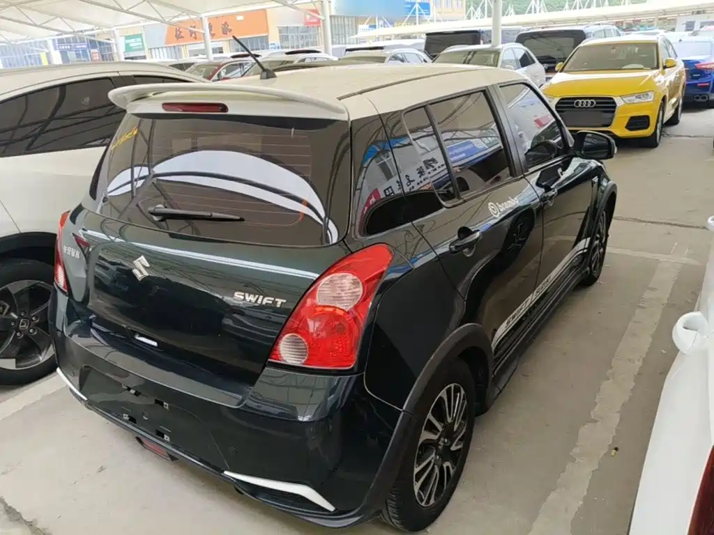 Swift 1.5 L Auto Fashion Cool Play