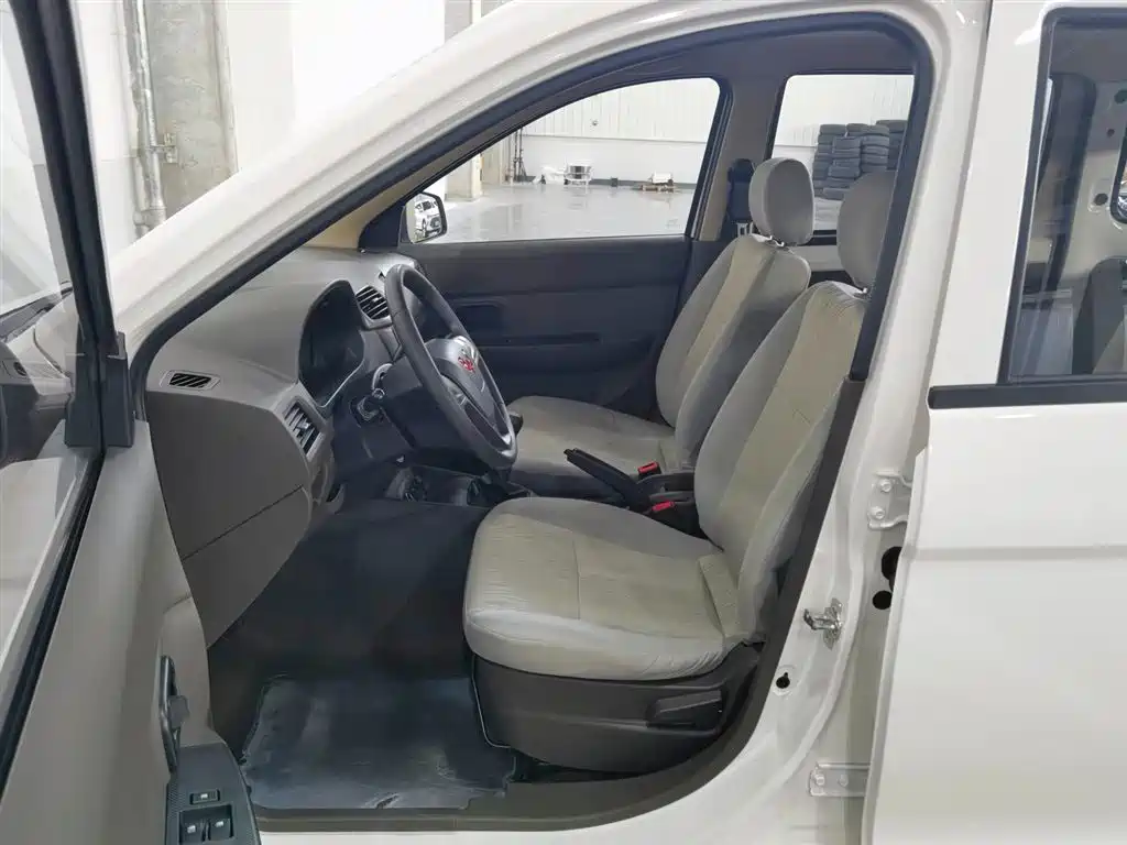 Wuling Hongguang 1.5 L Classic S Basic