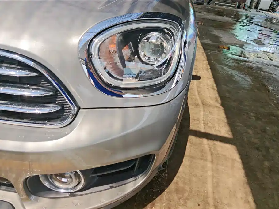 MINI COUNTRYMAN MINI COUNTRYMAN 2019款 1.5 T COOPER ALL4 艺术家周末旅行版