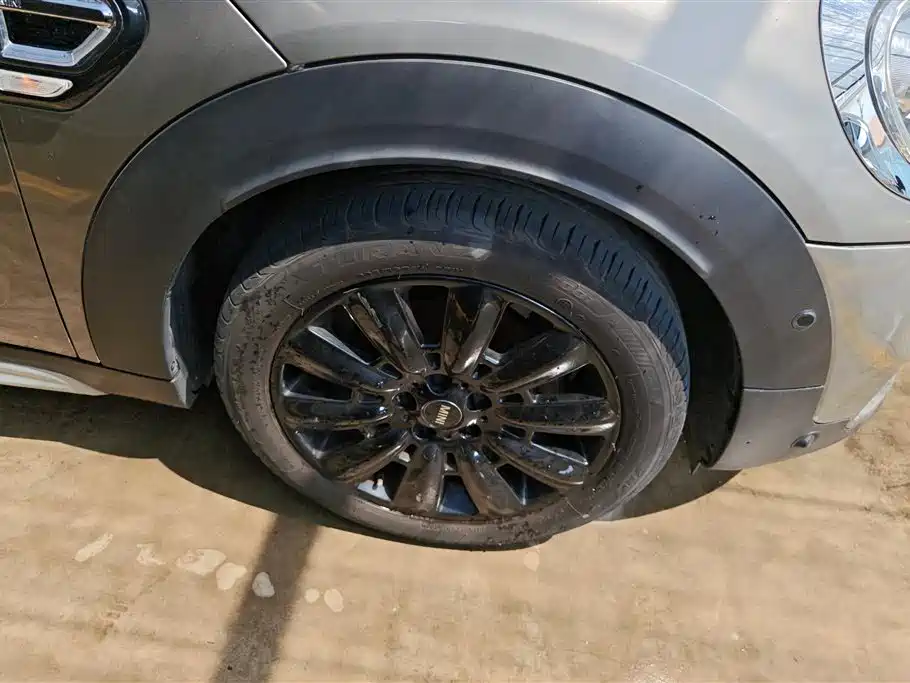 MINI COUNTRYMAN MINI COUNTRYMAN 2019款 1.5 T COOPER ALL4 艺术家周末旅行版