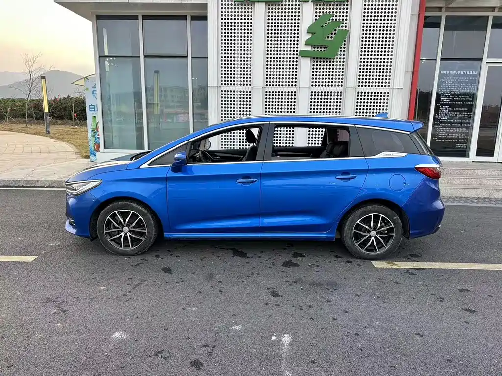 Song MAX 1.5 T Auto Connected Distinguished 7-seat