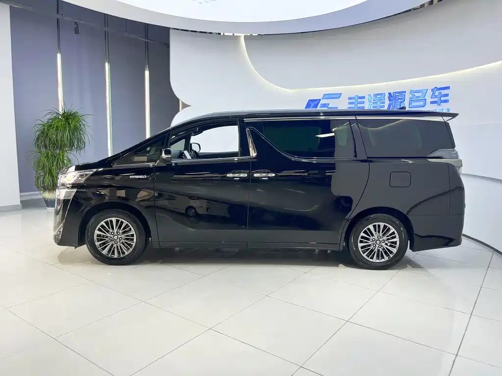 Vellfire Crown Dual Engine 2.5 L HV Distinguished