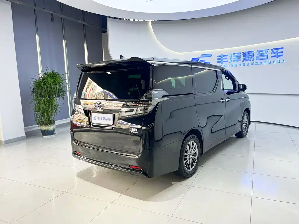 Vellfire Crown Dual Engine 2.5 L HV Distinguished