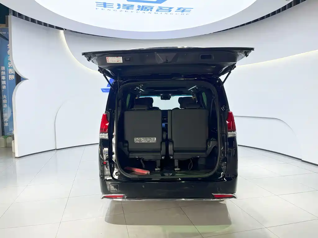Vellfire Crown Dual Engine 2.5 L HV Distinguished