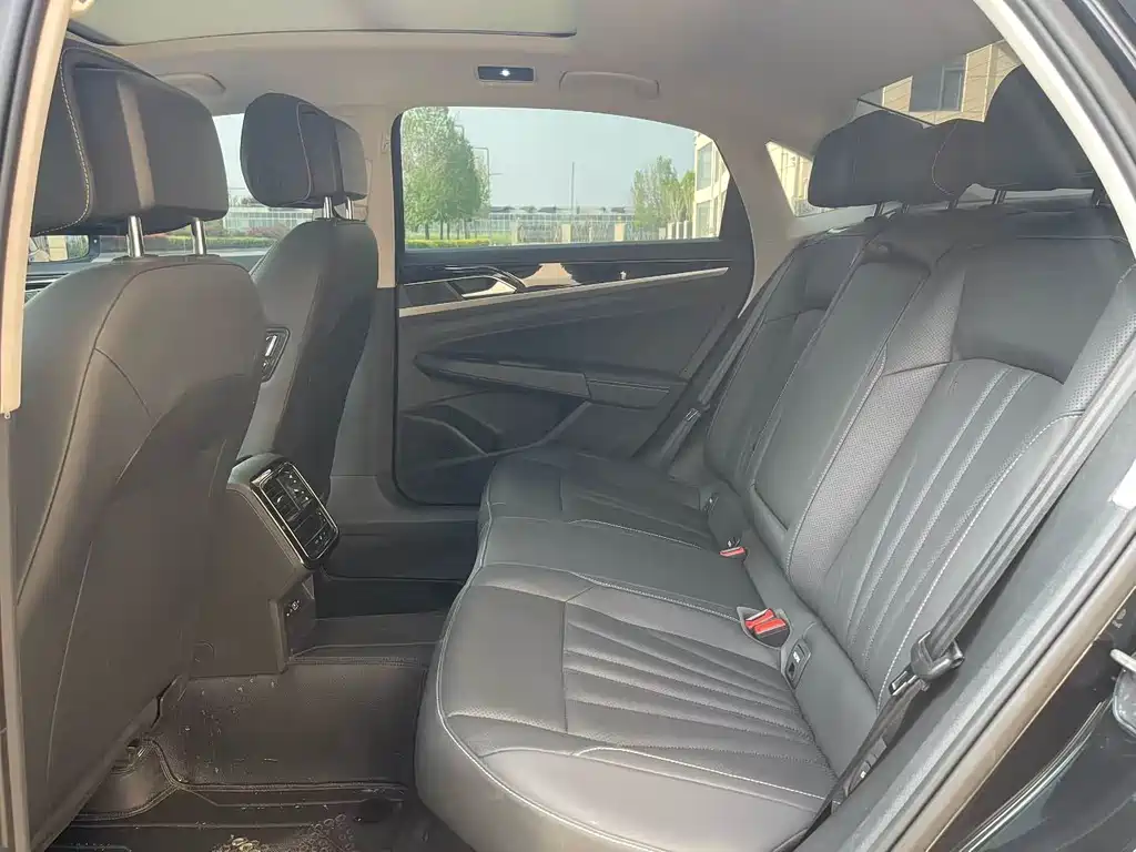 Passat Outstanding 380 TSI Dragon