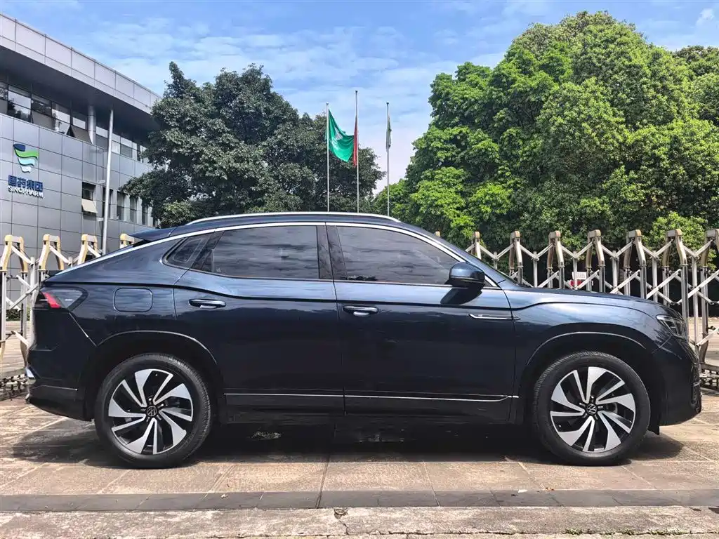 Tayron X 330 TSI 2 WD Distinguished High Energy