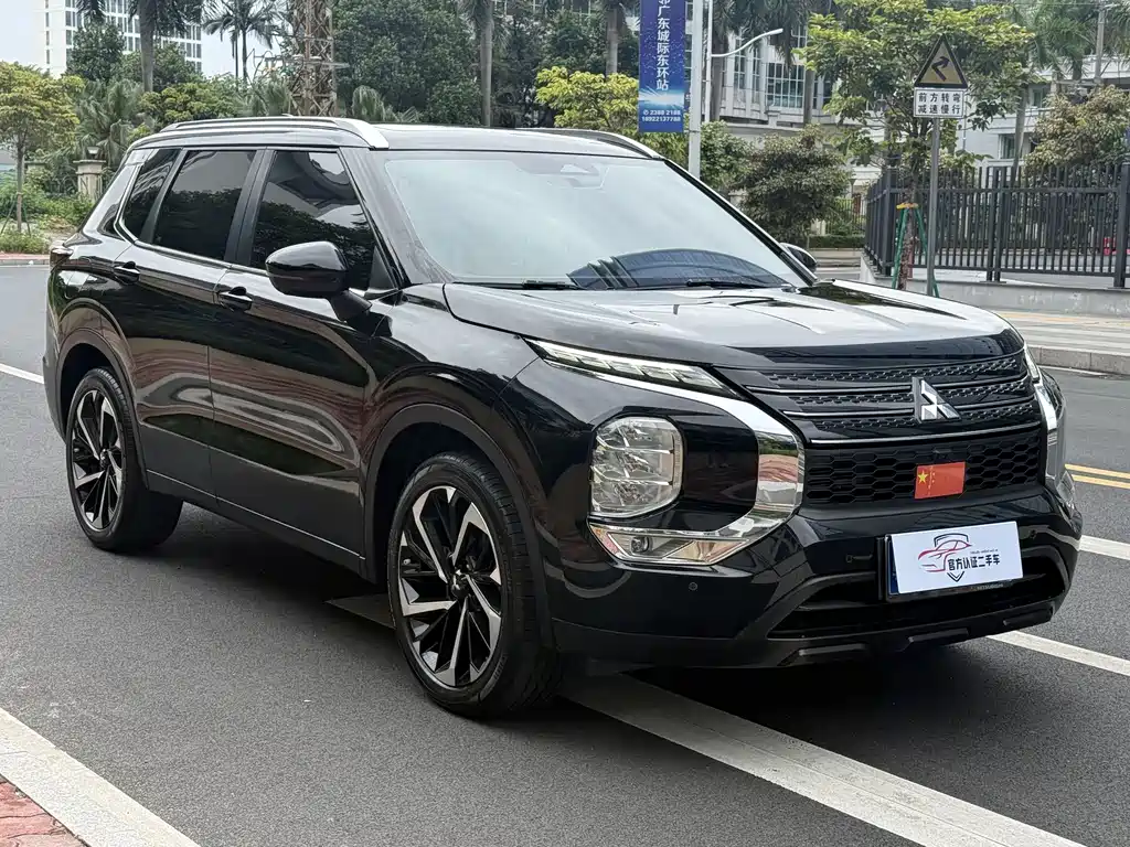 Outlander 欧蓝德 2023款 1.5 T CVT两驱尊享版 5座