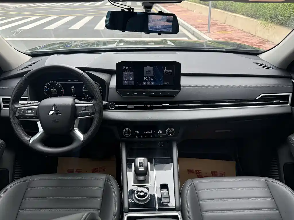 Outlander 欧蓝德 2023款 1.5 T CVT两驱尊享版 5座