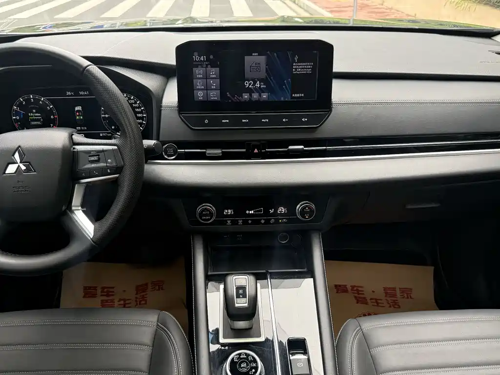 Outlander 欧蓝德 2023款 1.5 T CVT两驱尊享版 5座
