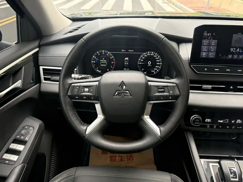 Outlander 欧蓝德 2023款 1.5 T CVT两驱尊享版 5座