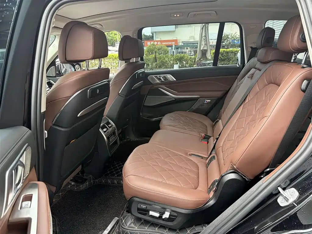 BMW X7 xDrive40 i Leading Luxury Package