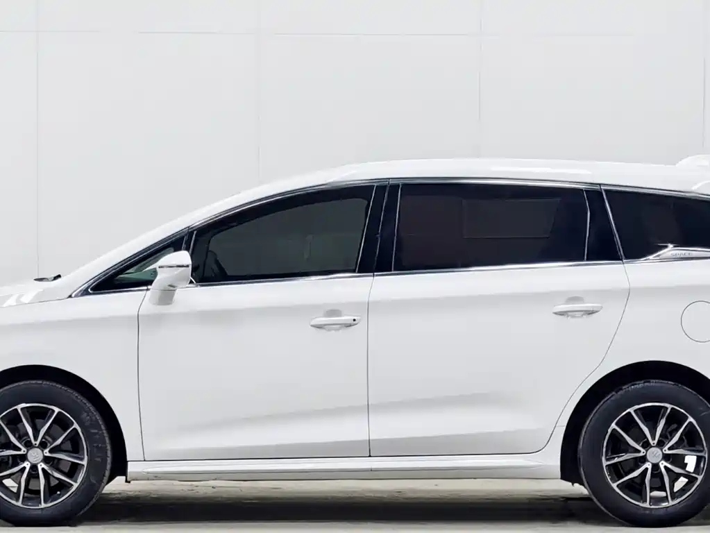 Song MAX 1.5 T Manual Connected Luxury 6-seat