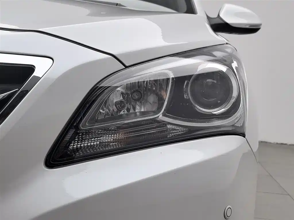 Mistra 1.8 L Auto Distinguished DLX