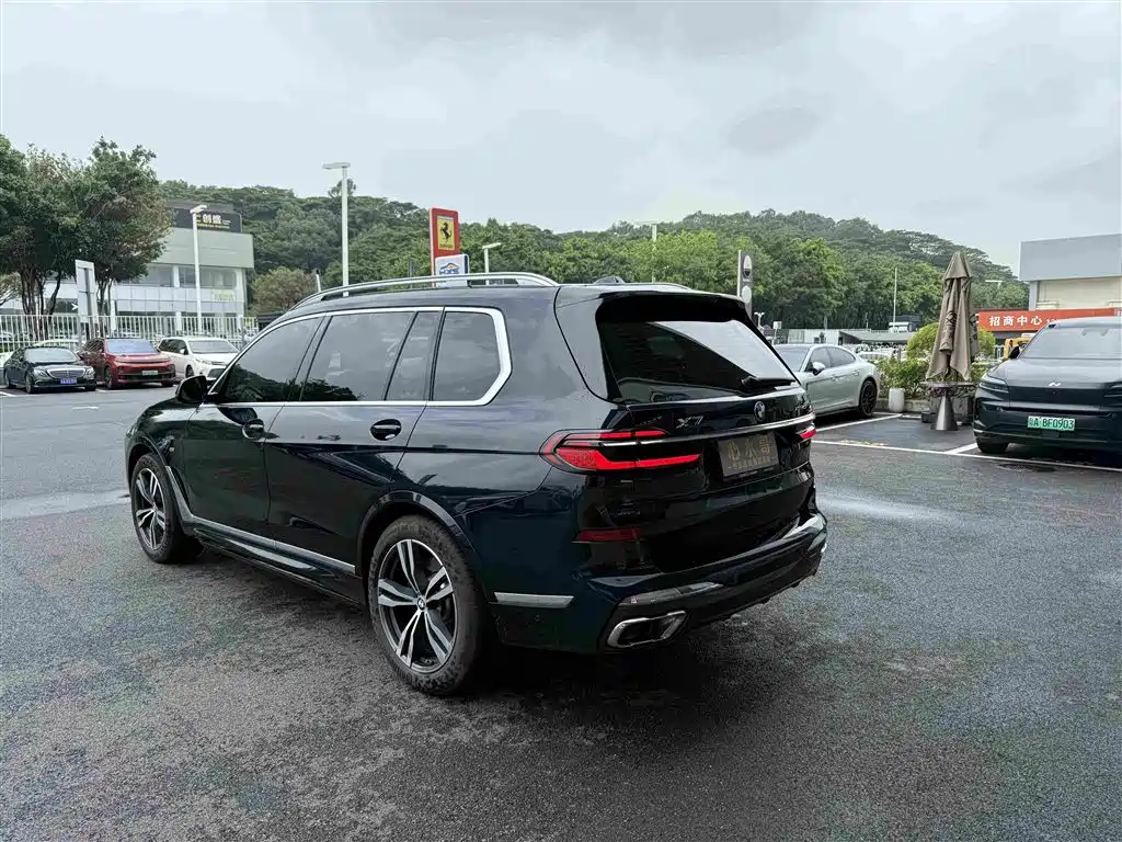 BMW X7 xDrive40 i Premium M Sport Package