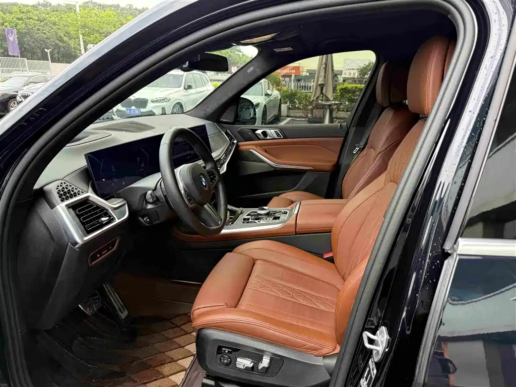 BMW X7 xDrive40 i Premium M Sport Package