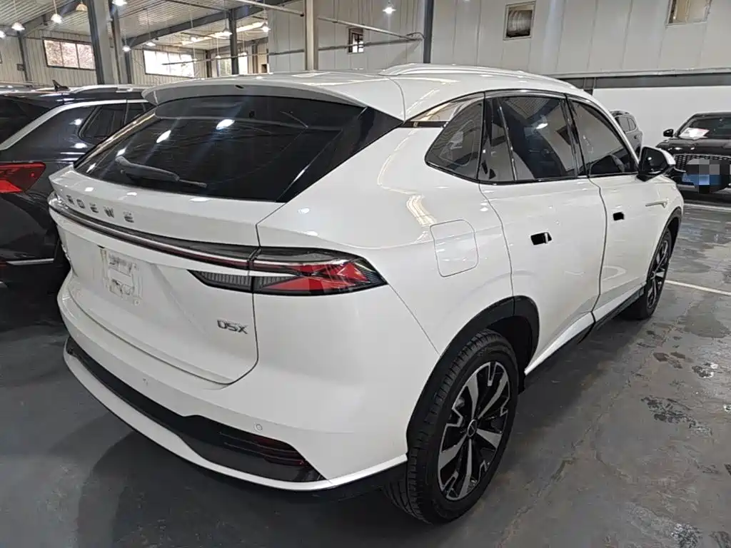Roewe D5 X DMH 荣威D5 X DMH 2024款 135科技版