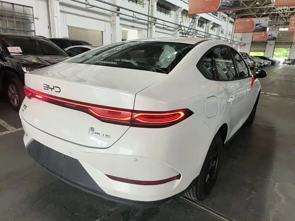 Qin PLUS DM-i Smart Drive 128 KM Progressive
