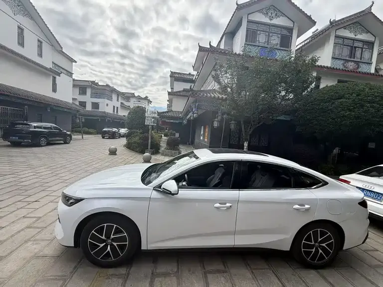 BYD Qin L DM-i 120 KM Leading