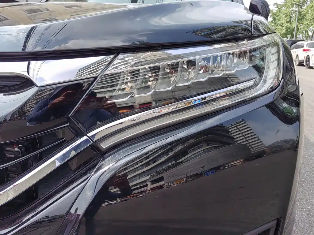 Honda UR-V 370 TURBO 2 WD Distinguished CN-V