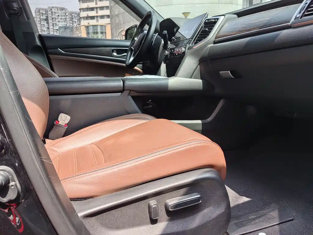 Honda UR-V 370 TURBO 2 WD Distinguished CN-V
