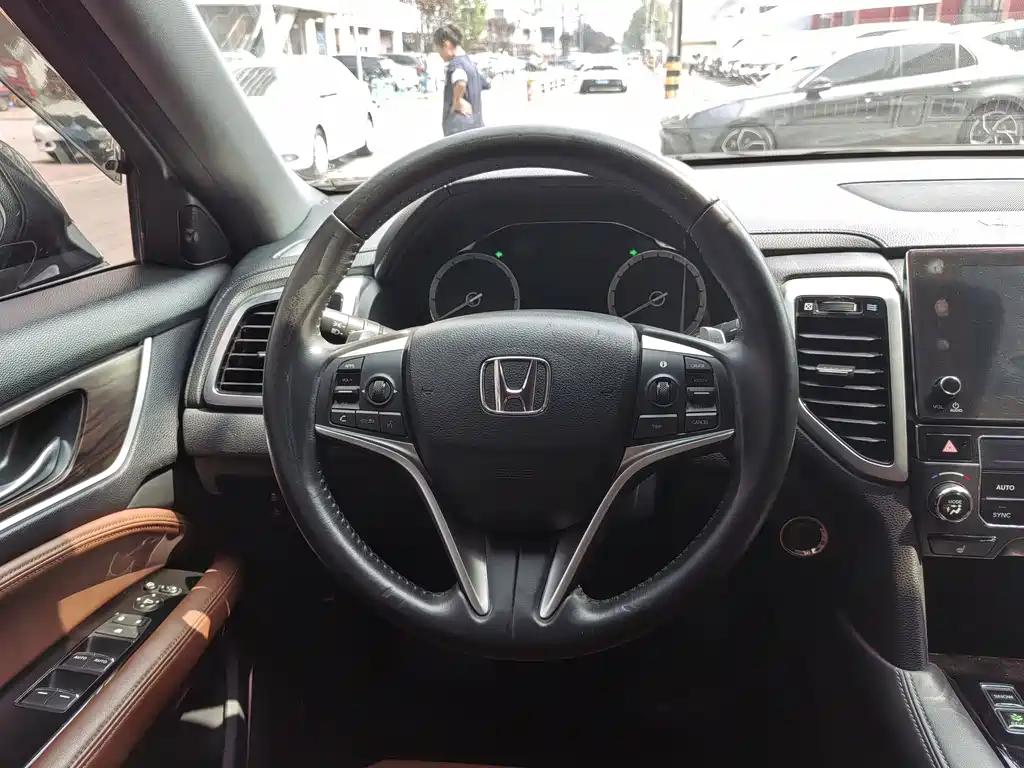 Honda UR-V 370 TURBO 2 WD Distinguished CN-V